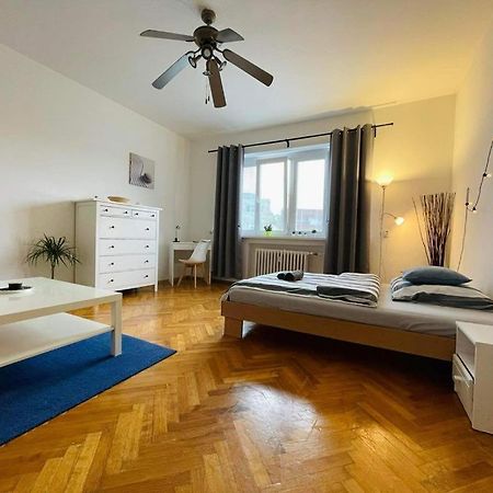 Lovely 2Bdr In Center, Wifi & Self-Check In Bratislava Ngoại thất bức ảnh