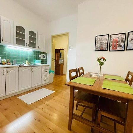 Lovely 2Bdr In Center, Wifi & Self-Check In Bratislava Ngoại thất bức ảnh