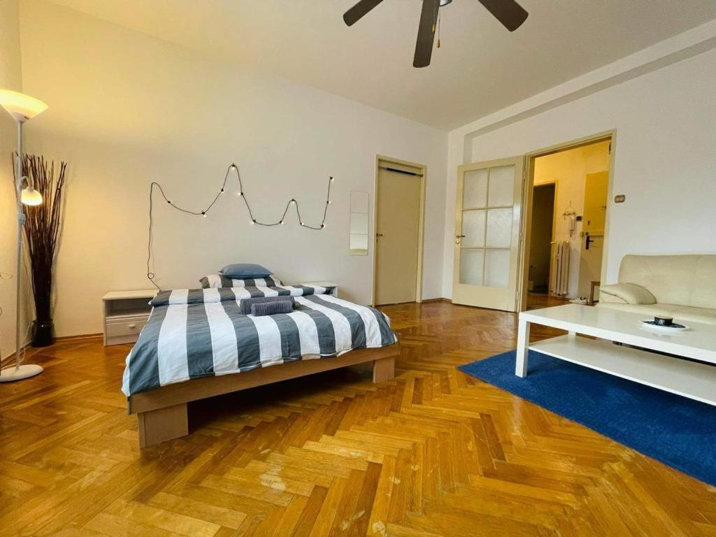 Lovely 2Bdr In Center, Wifi & Self-Check In Bratislava Ngoại thất bức ảnh