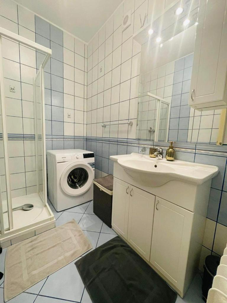 Lovely 2Bdr In Center, Wifi & Self-Check In Bratislava Ngoại thất bức ảnh