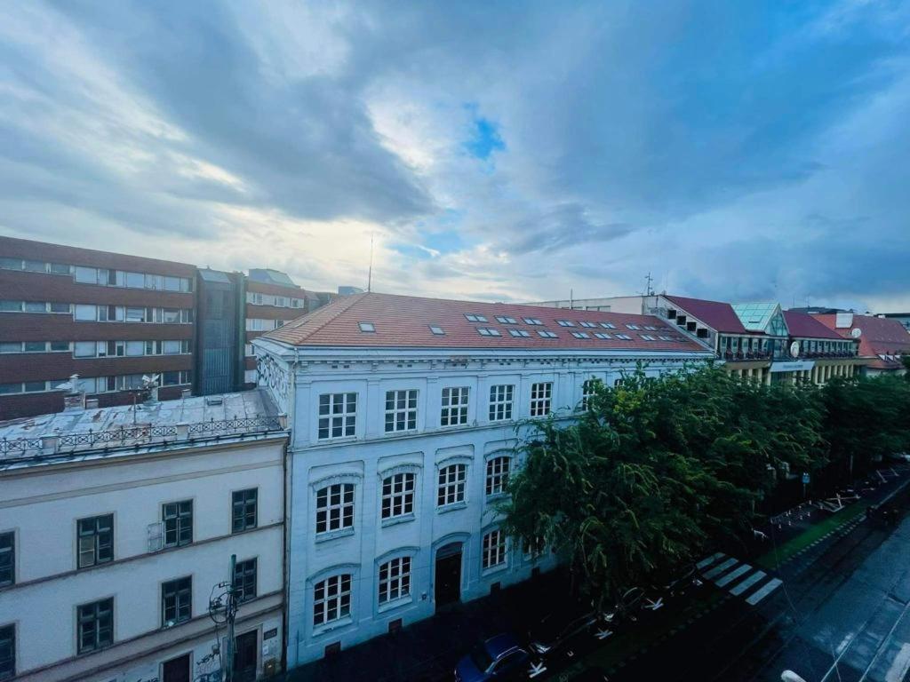 Lovely 2Bdr In Center, Wifi & Self-Check In Bratislava Ngoại thất bức ảnh