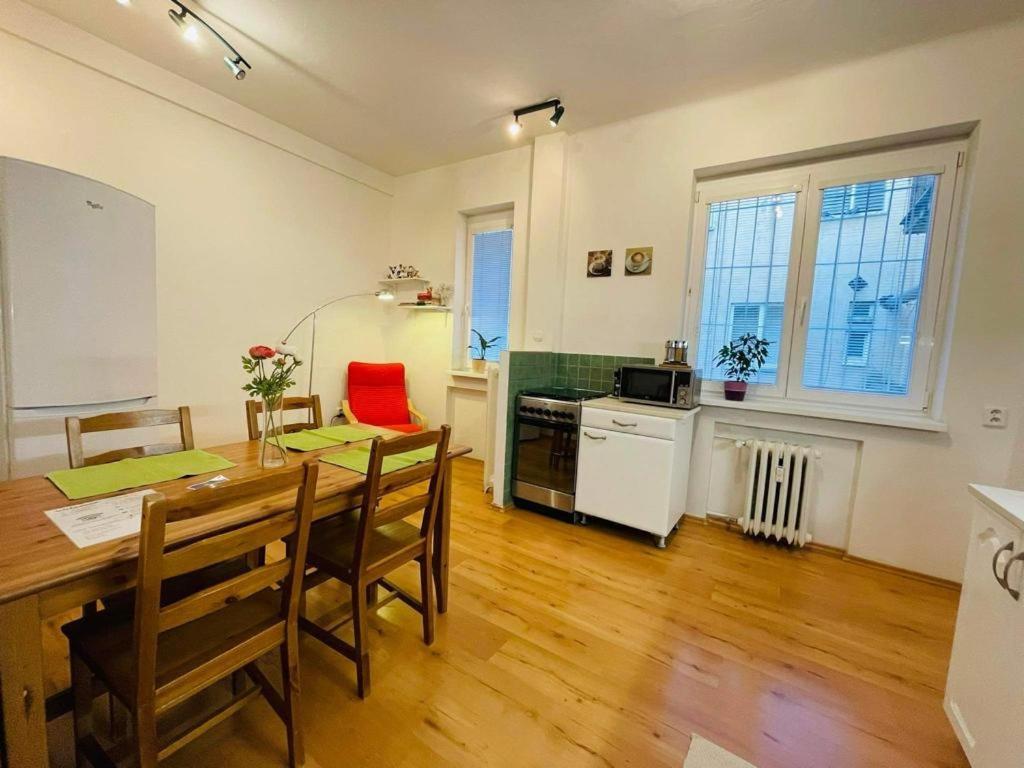 Lovely 2Bdr In Center, Wifi & Self-Check In Bratislava Ngoại thất bức ảnh